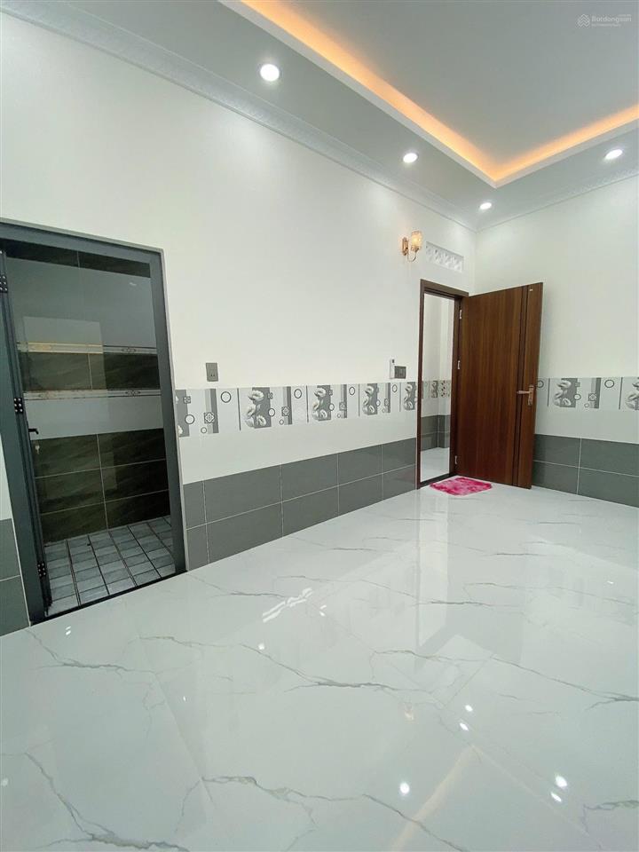 Bán nhà lầu mới rất đẹp nằm gần đại học cần thơ hẻm 138 đường trần hưng đạo nhà có 3 phòng ngủ