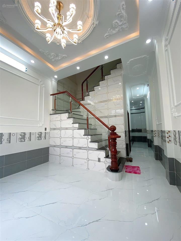 Bán nhà lầu mới rất đẹp nằm gần đại học cần thơ hẻm 138 đường trần hưng đạo nhà có 3 phòng ngủ