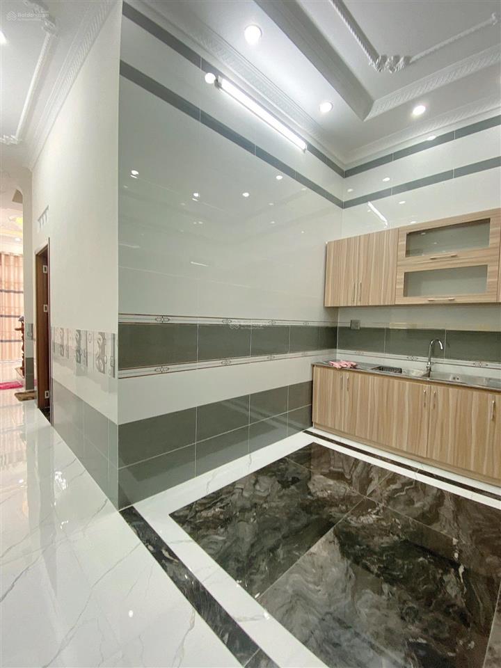 Bán nhà lầu mới rất đẹp nằm gần đại học cần thơ hẻm 138 đường trần hưng đạo nhà có 3 phòng ngủ