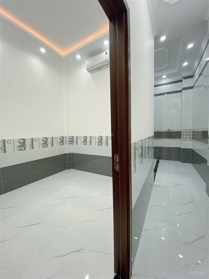 Bán nhà lầu mới rất đẹp nằm gần đại học cần thơ hẻm 138 đường trần hưng đạo nhà có 3 phòng ngủ