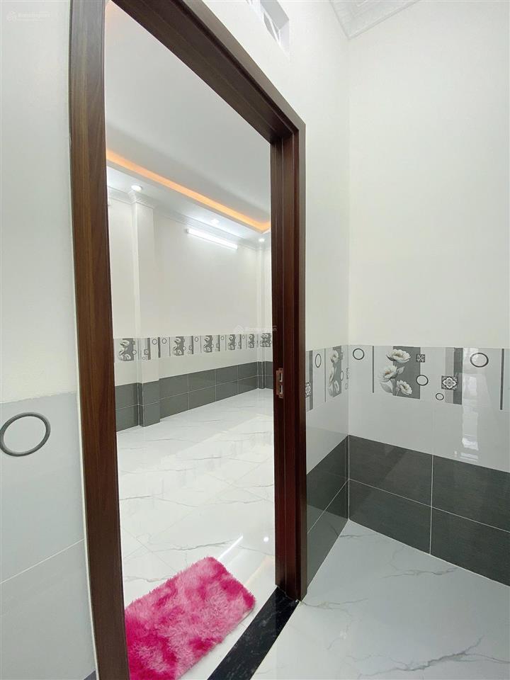 Bán nhà lầu mới rất đẹp nằm gần đại học cần thơ hẻm 138 đường trần hưng đạo nhà có 3 phòng ngủ