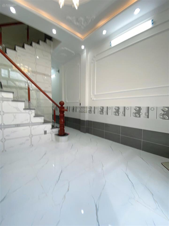 Bán nhà lầu mới rất đẹp nằm gần đại học cần thơ hẻm 138 đường trần hưng đạo nhà có 3 phòng ngủ