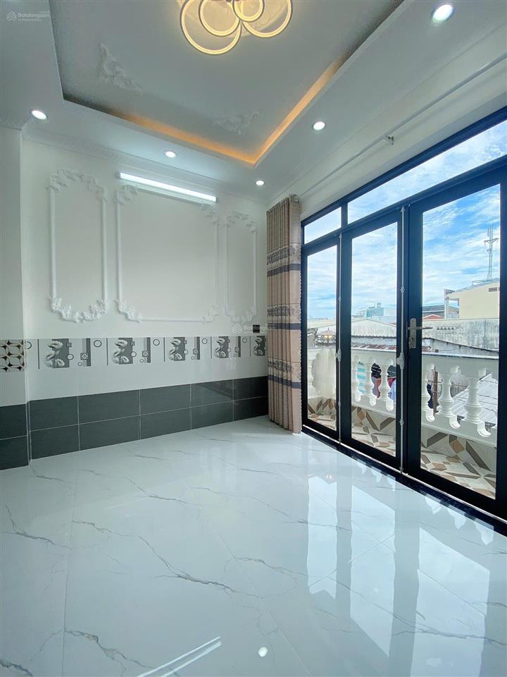 Bán nhà lầu mới rất đẹp nằm gần đại học cần thơ hẻm 138 đường trần hưng đạo nhà có 3 phòng ngủ