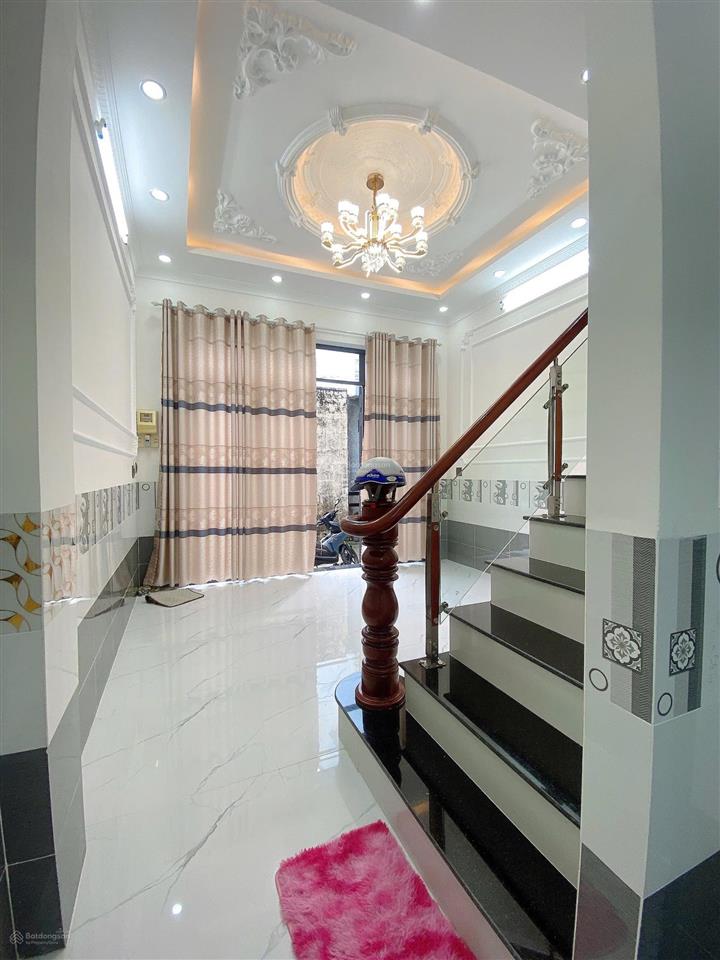 Bán nhà lầu mới rất đẹp nằm gần đại học cần thơ hẻm 138 đường trần hưng đạo nhà có 3 phòng ngủ