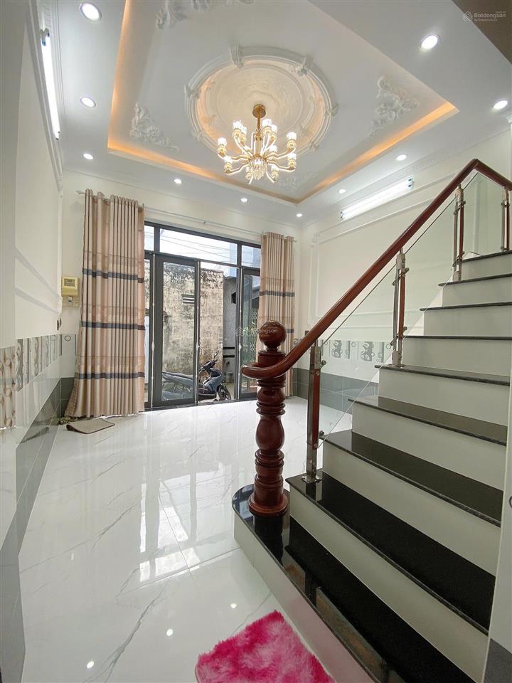 Bán nhà lầu mới rất đẹp nằm gần đại học cần thơ hẻm 138 đường trần hưng đạo nhà có 3 phòng ngủ