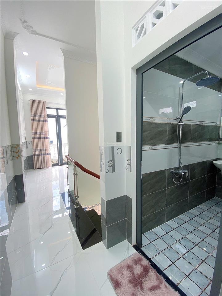 Bán nhà lầu mới rất đẹp nằm gần đại học cần thơ hẻm 138 đường trần hưng đạo nhà có 3 phòng ngủ