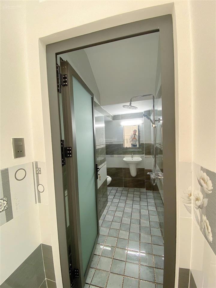 Bán nhà lầu mới rất đẹp nằm gần đại học cần thơ hẻm 138 đường trần hưng đạo nhà có 3 phòng ngủ