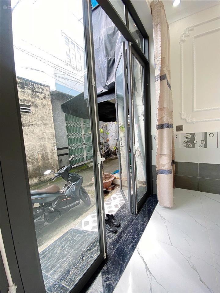 Bán nhà lầu mới rất đẹp nằm gần đại học cần thơ hẻm 138 đường trần hưng đạo nhà có 3 phòng ngủ