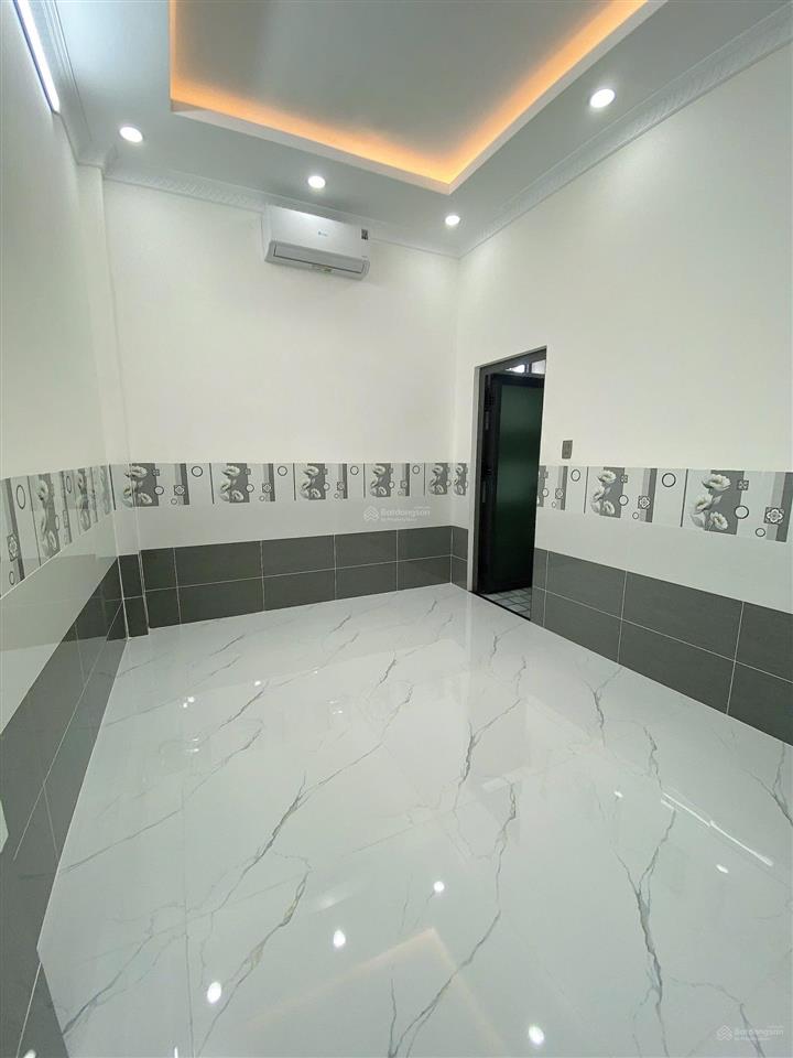 Bán nhà lầu mới rất đẹp nằm gần đại học cần thơ hẻm 138 đường trần hưng đạo nhà có 3 phòng ngủ