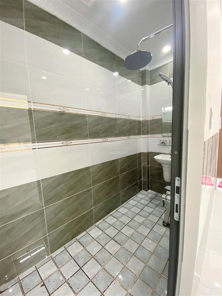 Bán nhà lầu mới rất đẹp nằm gần đại học cần thơ hẻm 138 đường trần hưng đạo nhà có 3 phòng ngủ