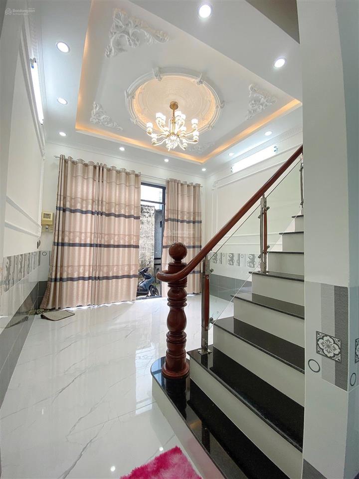 Bán nhà lầu mới rất đẹp nằm gần đại học cần thơ hẻm 138 đường trần hưng đạo nhà có 3 phòng ngủ