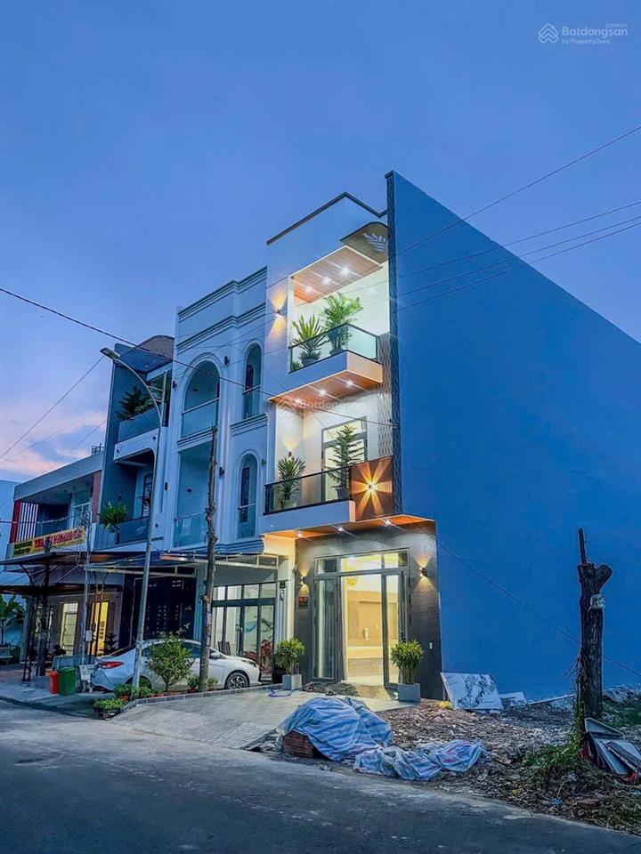 Siêu phẩm nhà 1 trệt 2 lầu nội thất cao cấp, hiện đại ,số 132 đường d7 kdc hồng loan tp cần thơ