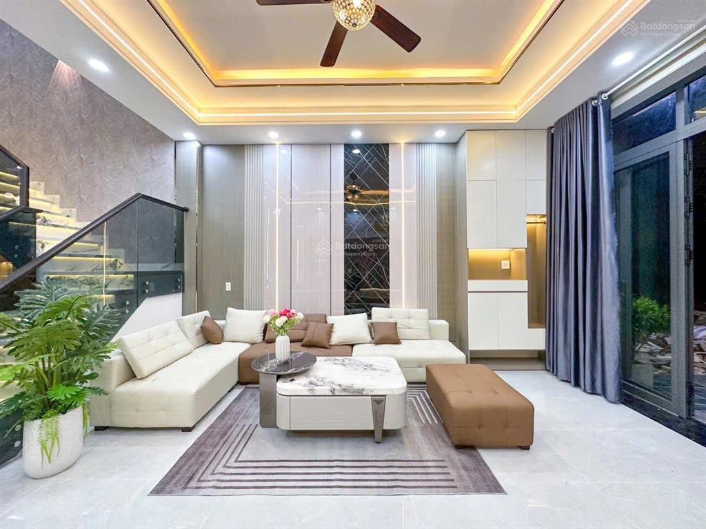 Siêu phẩm nhà 1 trệt 2 lầu nội thất cao cấp, hiện đại ,số 132 đường d7 kdc hồng loan tp cần thơ