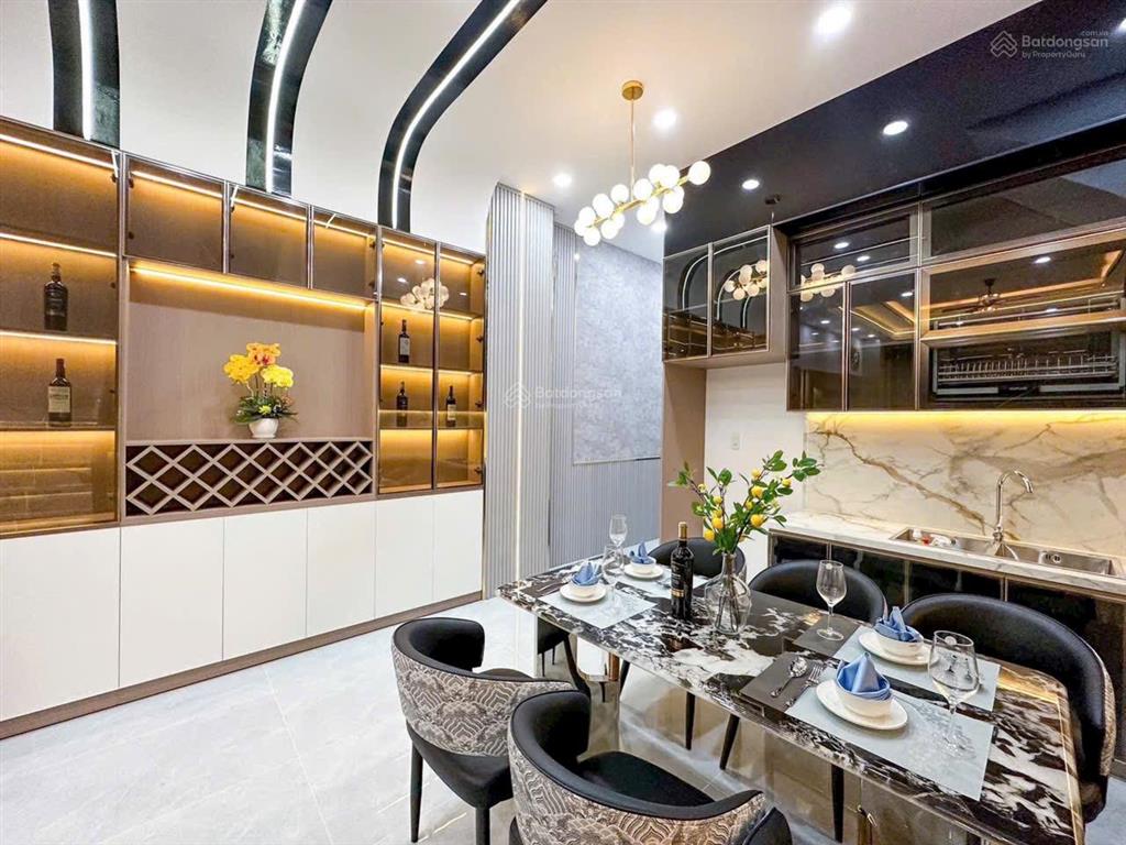 Siêu phẩm nhà 1 trệt 2 lầu nội thất cao cấp, hiện đại ,số 132 đường d7 kdc hồng loan tp cần thơ