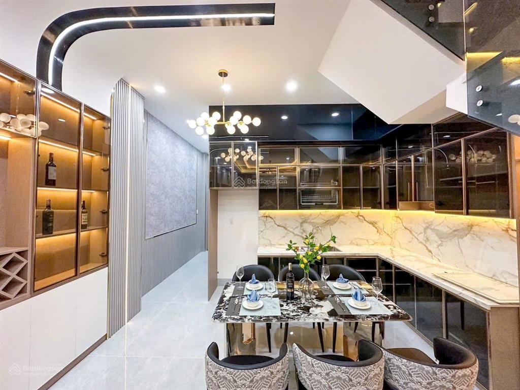 Siêu phẩm nhà 1 trệt 2 lầu nội thất cao cấp, hiện đại ,số 132 đường d7 kdc hồng loan tp cần thơ