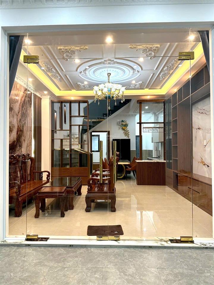 Bán nhà 2 lầu phong cách cổ điển đường d4 kdc hồng loan  tp cần thơ ,đoạn ngoài kế chung cư .