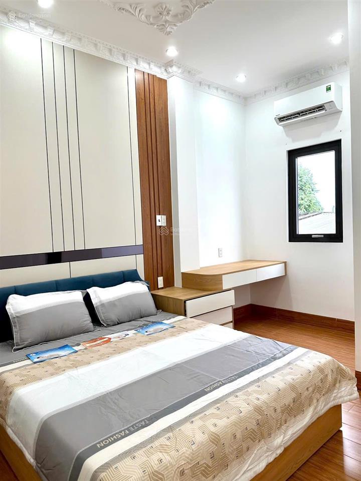 Bán nhà 2 lầu phong cách cổ điển đường d4 kdc hồng loan  tp cần thơ ,đoạn ngoài kế chung cư .