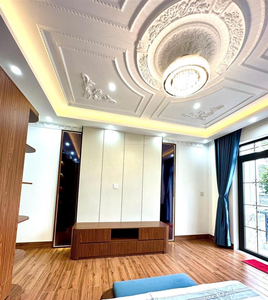 Bán nhà 2 lầu phong cách cổ điển đường d4 kdc hồng loan  tp cần thơ ,đoạn ngoài kế chung cư .