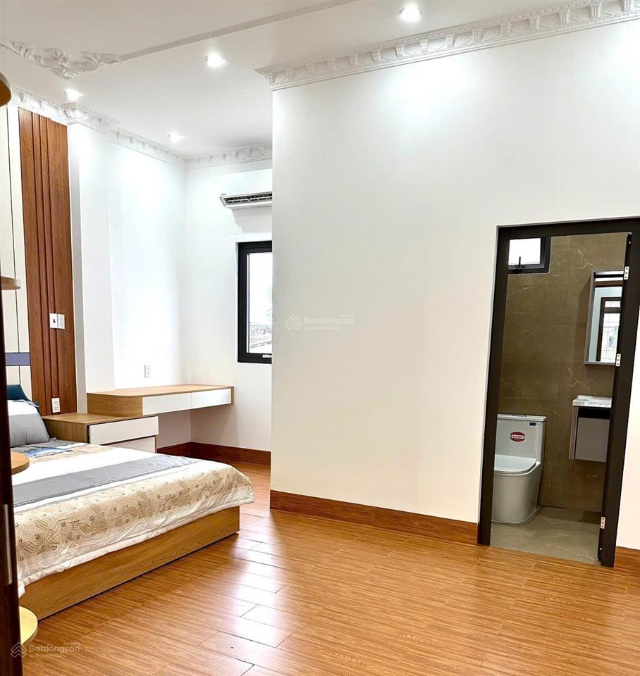 Bán nhà 2 lầu phong cách cổ điển đường d4 kdc hồng loan  tp cần thơ ,đoạn ngoài kế chung cư .