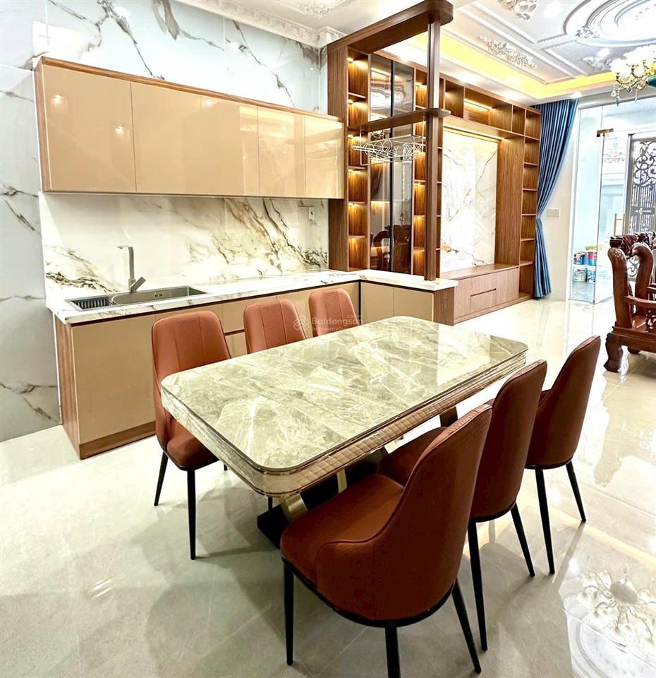 Bán nhà 2 lầu phong cách cổ điển đường d4 kdc hồng loan  tp cần thơ ,đoạn ngoài kế chung cư .