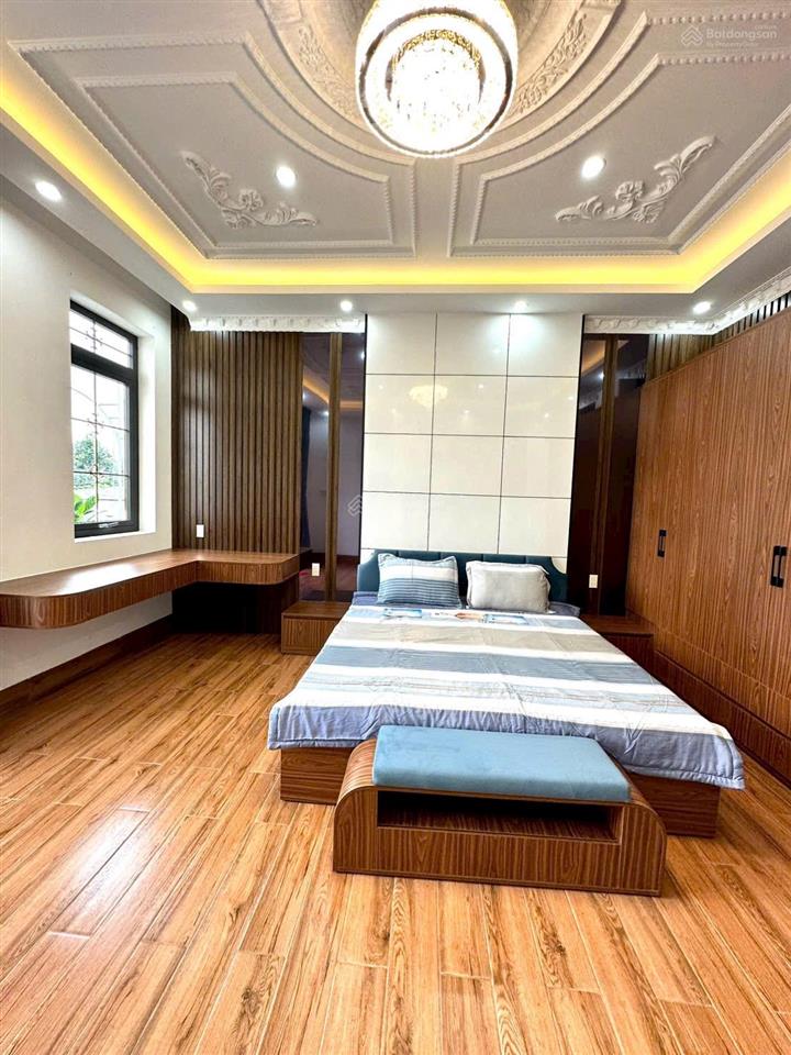 Bán nhà 2 lầu phong cách cổ điển đường d4 kdc hồng loan  tp cần thơ ,đoạn ngoài kế chung cư .