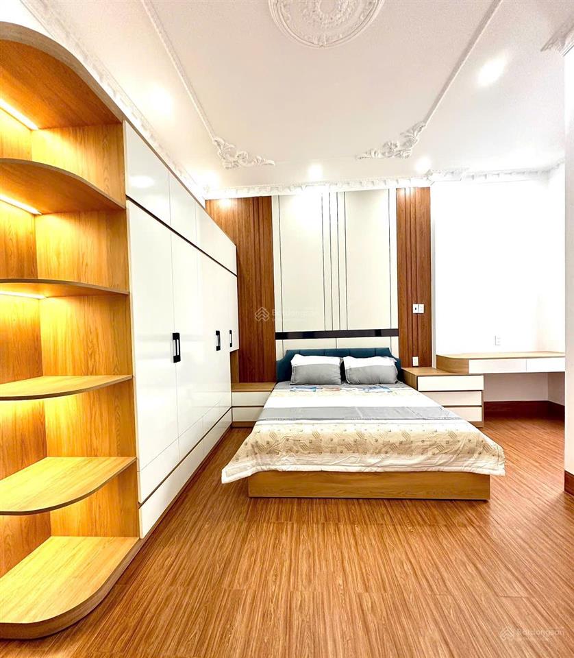 Bán nhà 2 lầu phong cách cổ điển đường d4 kdc hồng loan  tp cần thơ ,đoạn ngoài kế chung cư .