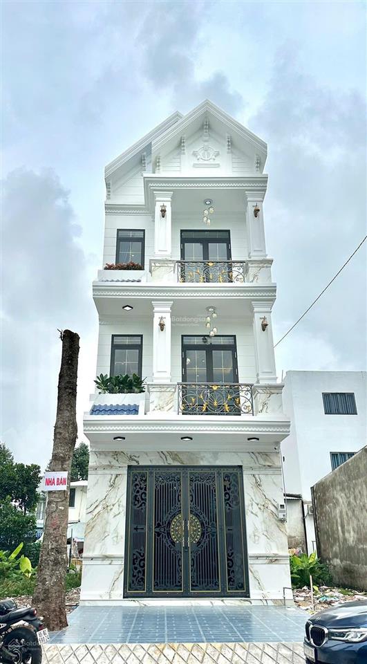 Bán nhà 2 lầu phong cách cổ điển đường d4 kdc hồng loan  tp cần thơ ,đoạn ngoài kế chung cư .