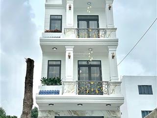 Bán nhà 2 lầu phong cách cổ điển đường d4 kdc hồng loan  tp cần thơ ,đoạn ngoài kế chung cư .