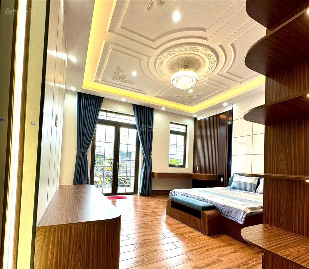 Bán nhà 2 lầu phong cách cổ điển đường d4 kdc hồng loan  tp cần thơ ,đoạn ngoài kế chung cư .