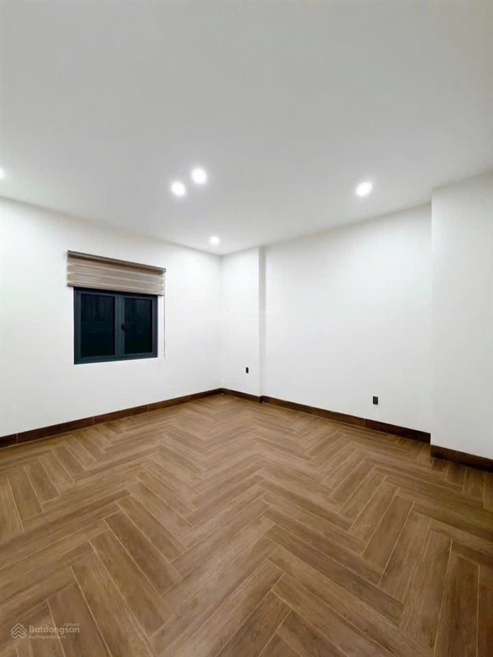 Bán nhà 1 trệt 2 lầu .có 4 phòng ngủ  số 145 mặt tiền đường d7  ngay kdc hồng loan , tp cần thơ