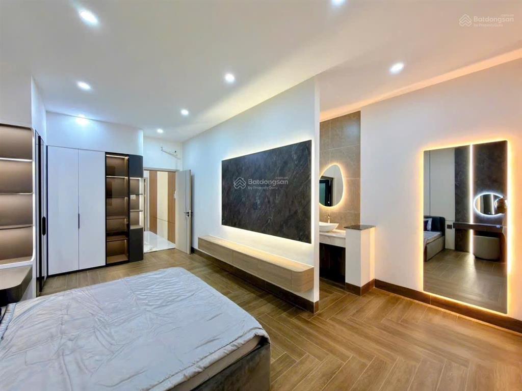 Bán nhà 1 trệt 2 lầu .có 4 phòng ngủ  số 145 mặt tiền đường d7  ngay kdc hồng loan , tp cần thơ