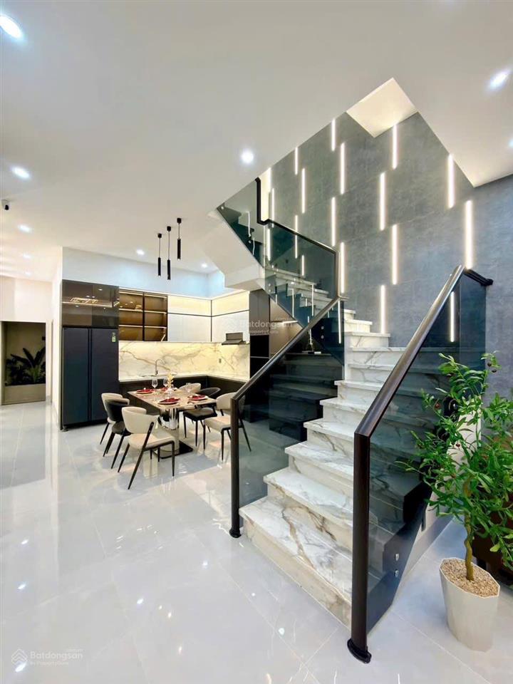 Bán nhà 1 trệt 2 lầu .có 4 phòng ngủ  số 145 mặt tiền đường d7  ngay kdc hồng loan , tp cần thơ