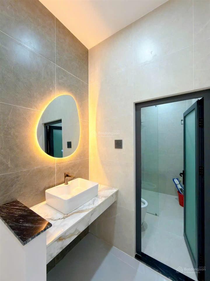 Bán nhà 1 trệt 2 lầu .có 4 phòng ngủ  số 145 mặt tiền đường d7  ngay kdc hồng loan , tp cần thơ