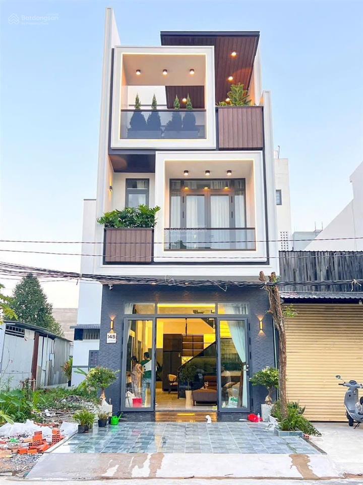 Bán nhà 1 trệt 2 lầu .có 4 phòng ngủ  số 145 mặt tiền đường d7  ngay kdc hồng loan , tp cần thơ