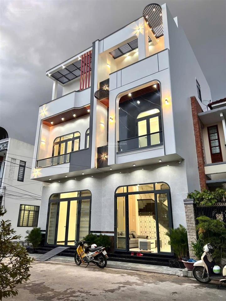 Siêu phâm 2 lầu co 3 p ngủ  oto đậu trước nhà  hẻm 192 đ nguyễn thông bình thuỷ