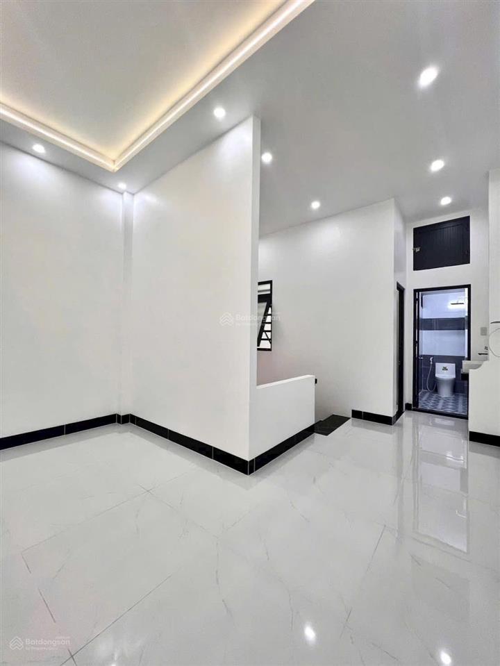 Siêu phâm 2 lầu co 3 p ngủ  oto đậu trước nhà  hẻm 192 đ nguyễn thông bình thuỷ