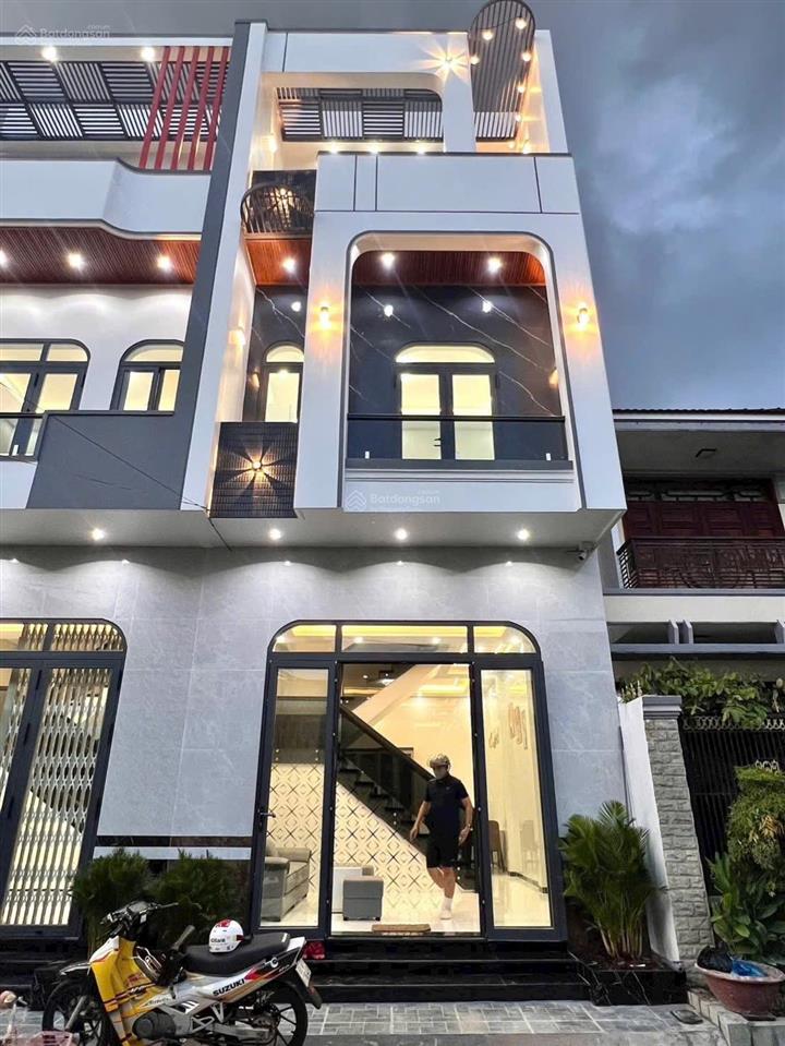 Siêu phâm 2 lầu co 3 p ngủ  oto đậu trước nhà  hẻm 192 đ nguyễn thông bình thuỷ