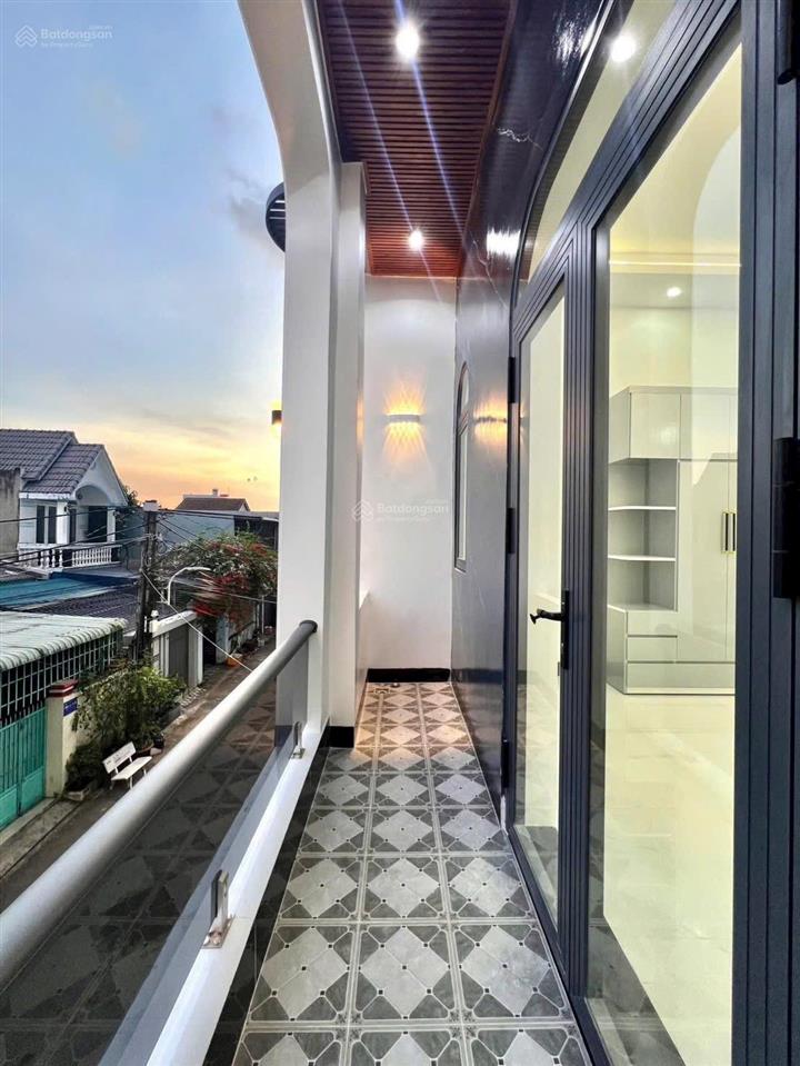 Siêu phâm 2 lầu co 3 p ngủ  oto đậu trước nhà  hẻm 192 đ nguyễn thông bình thuỷ