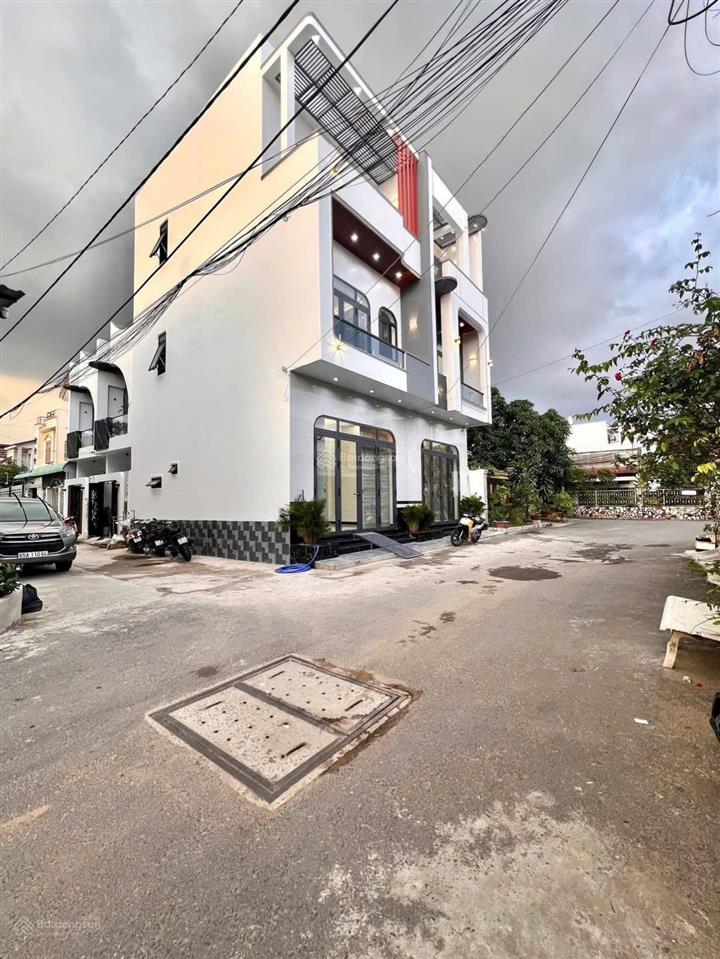 Siêu phâm 2 lầu co 3 p ngủ  oto đậu trước nhà  hẻm 192 đ nguyễn thông bình thuỷ