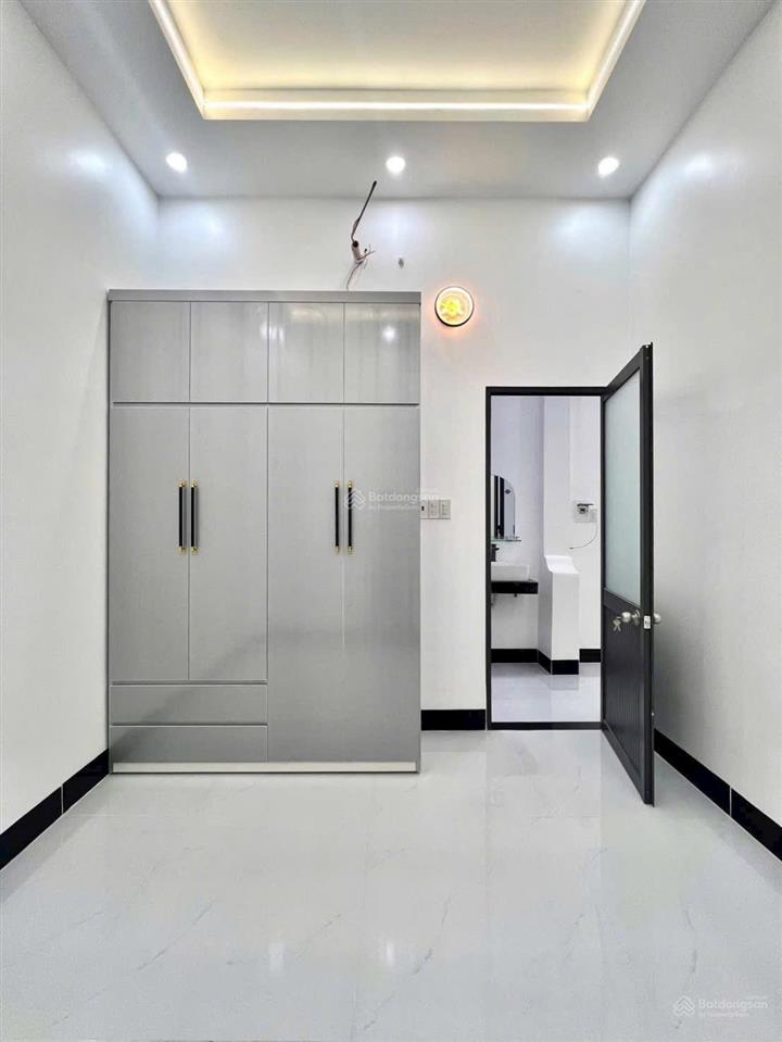 Siêu phâm 2 lầu co 3 p ngủ  oto đậu trước nhà  hẻm 192 đ nguyễn thông bình thuỷ