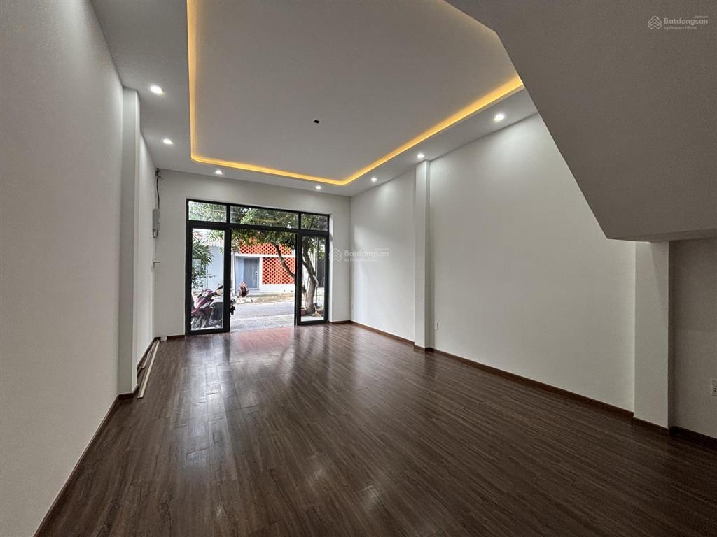 Bán nhà 2 tầng giáp văn cương sau lưng biển nguyễn tất thành, đà nẵng