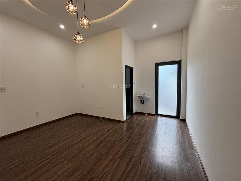 Bán nhà 2 tầng giáp văn cương sau lưng biển nguyễn tất thành, đà nẵng