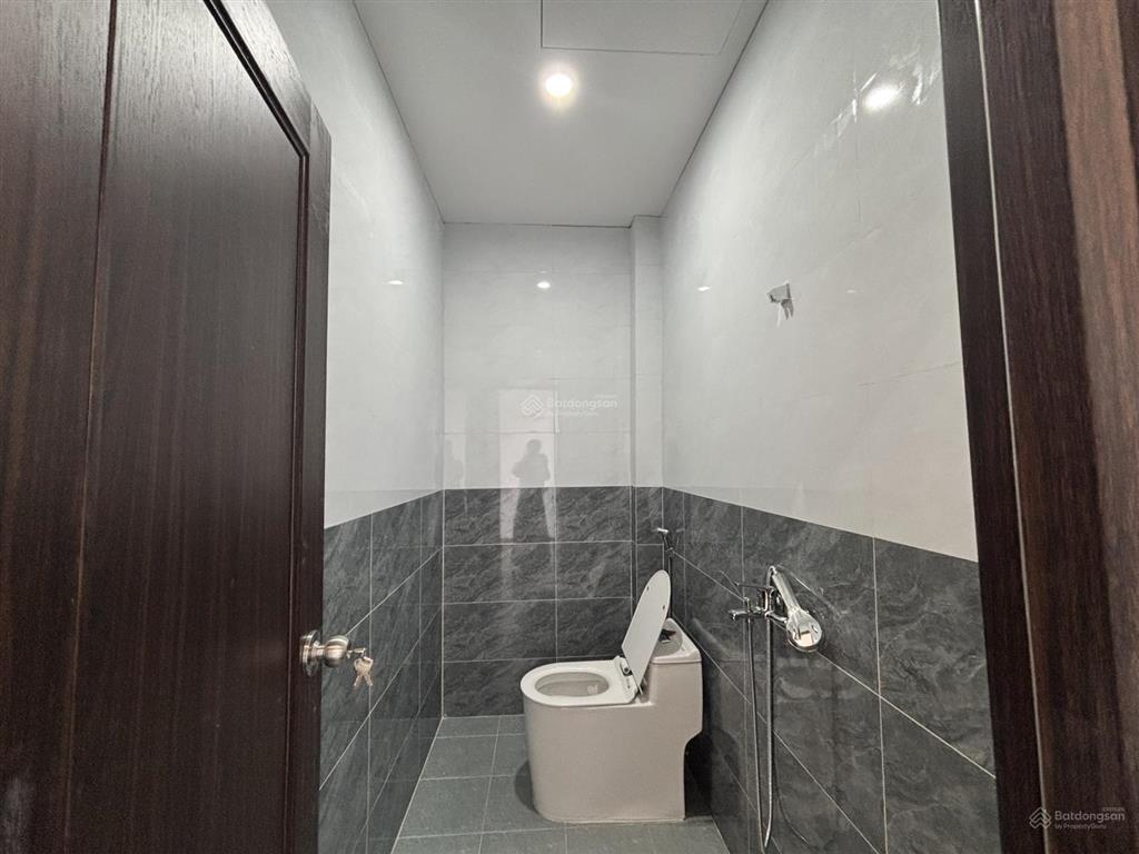 Bán nhà 2 tầng giáp văn cương sau lưng biển nguyễn tất thành, đà nẵng