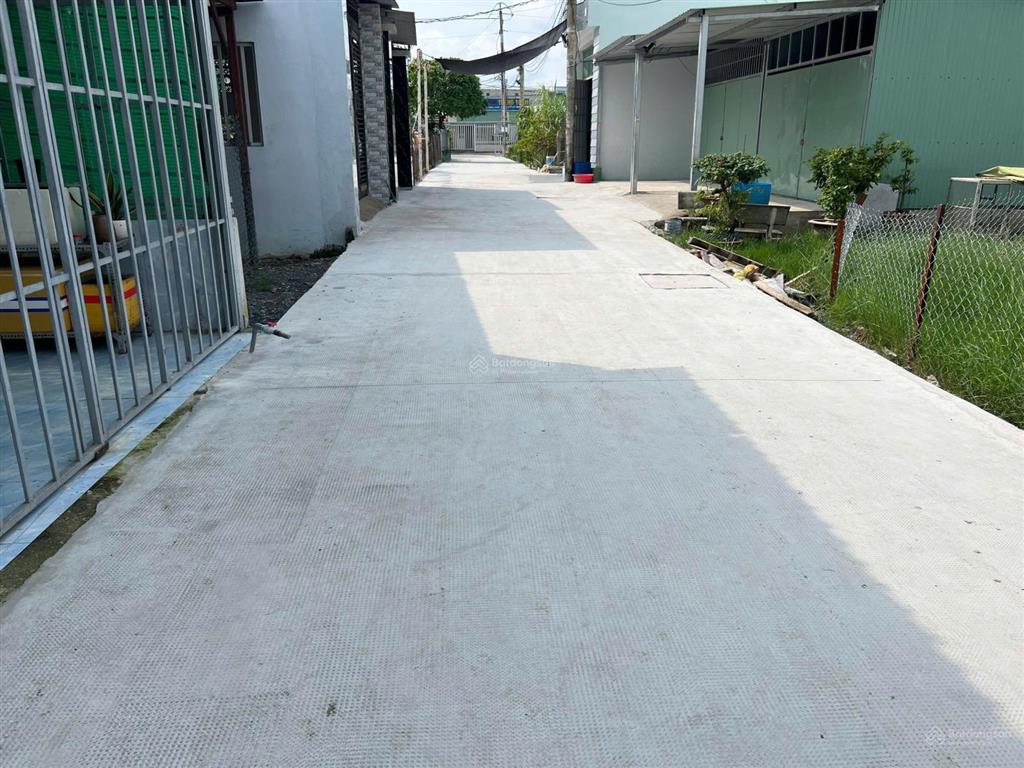 Bán đất thổ cư 201,9m2 bến lức long an hai mặt tiền đường bê tông xe hơi.  0918 182 ***