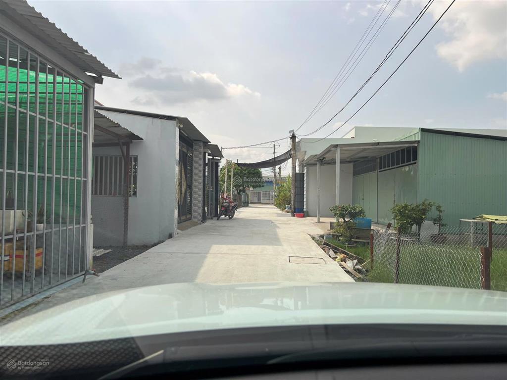 Bán đất thổ cư 201,9m2 bến lức long an hai mặt tiền đường bê tông xe hơi.  0918 182 ***
