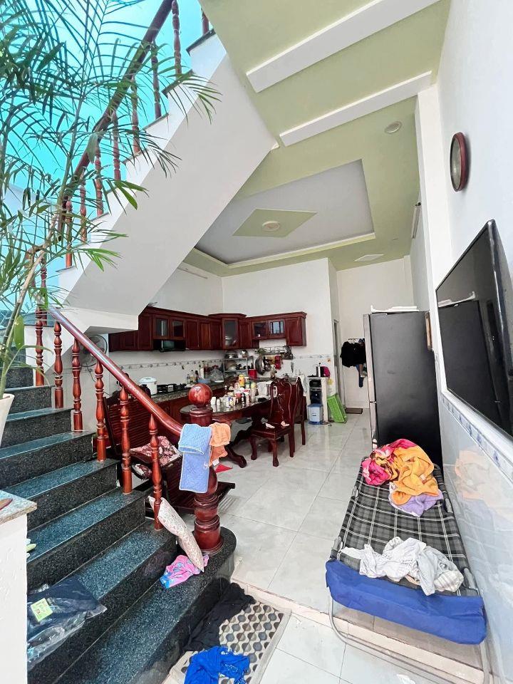 Nhà sổ riêng thổ cư 100% sân ô tô 2.6 tỷ/67 m2