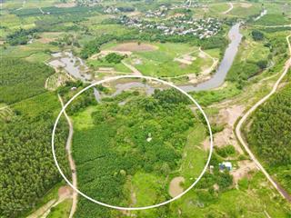Bán 20000m2 đất có sẵn 1000m2 thổ cư và vườn bưởi da xanh cho thu nhập cao ô tô tận nơi có suối