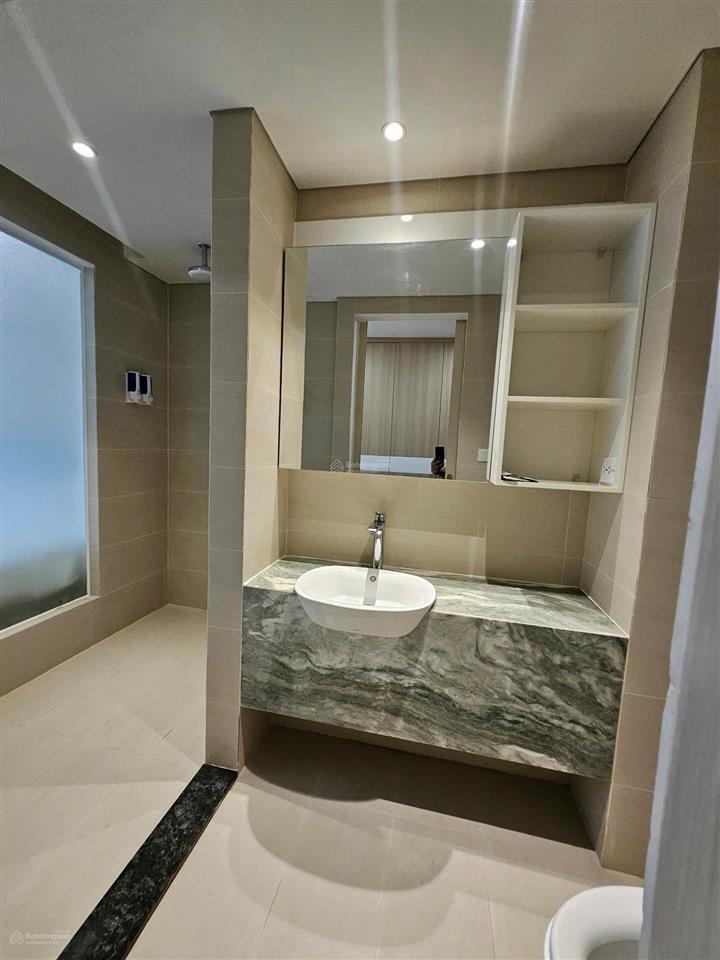 Căn gold coast view hồ bơi, xéo biển tầng 17 cần bán