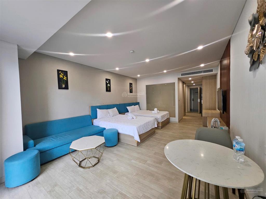 Căn gold coast view hồ bơi, xéo biển tầng 17 cần bán