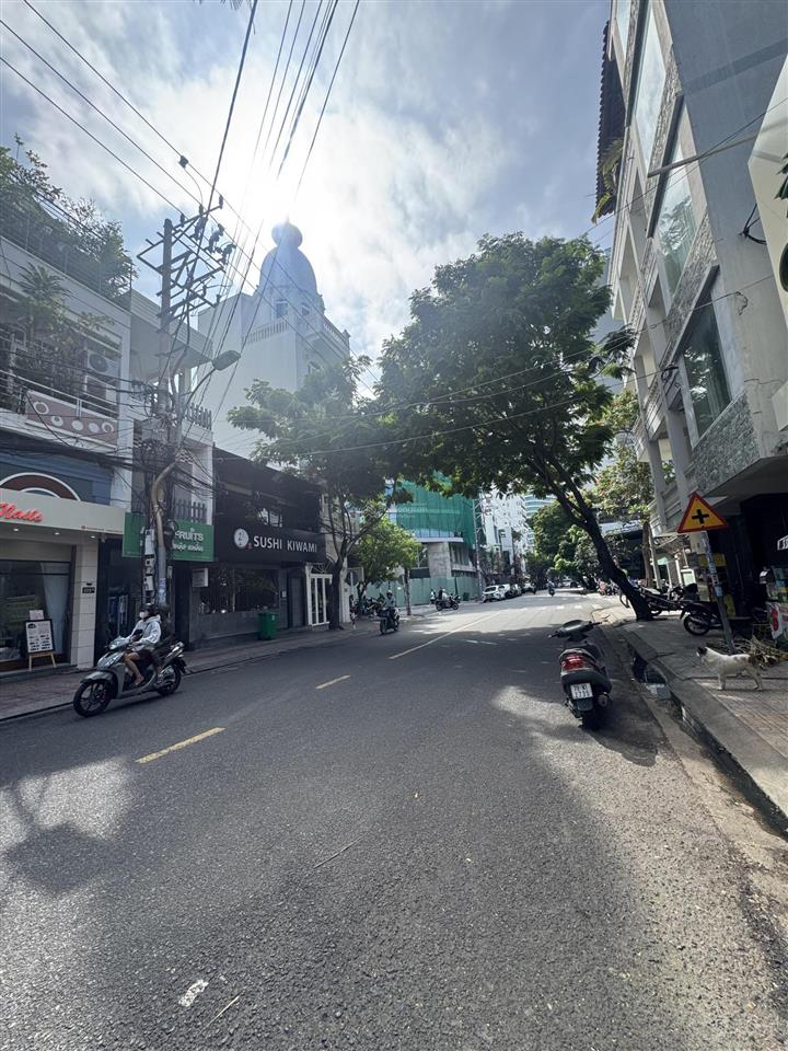 Bán nhà mặt tiền đường hồng bàng, trung tâm khu phố hàn, cách biển 800m